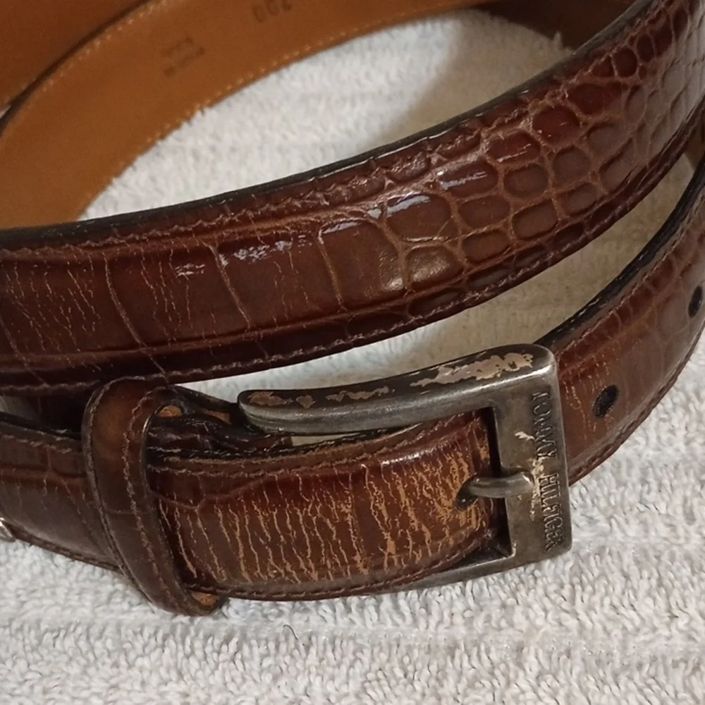 Tommy Hilfiger Brown Leather Belt With Chrome Buckle Compliments Any Outfit